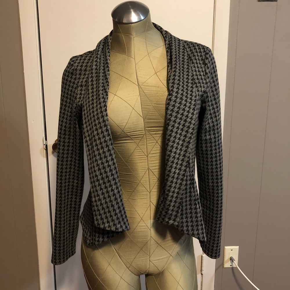 Gray and black houndstooth blazer